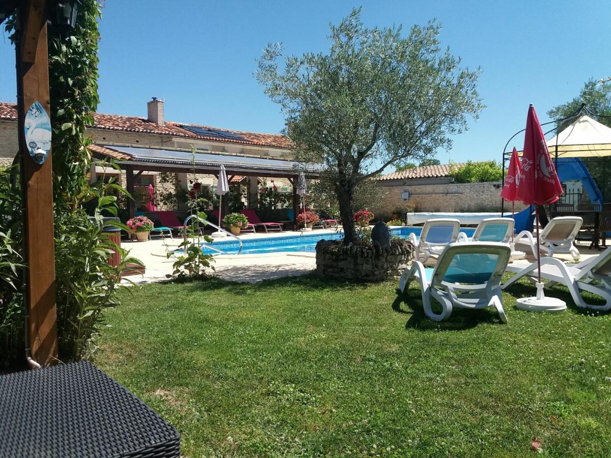 La Pommeraie Nantillé Exteriör bild